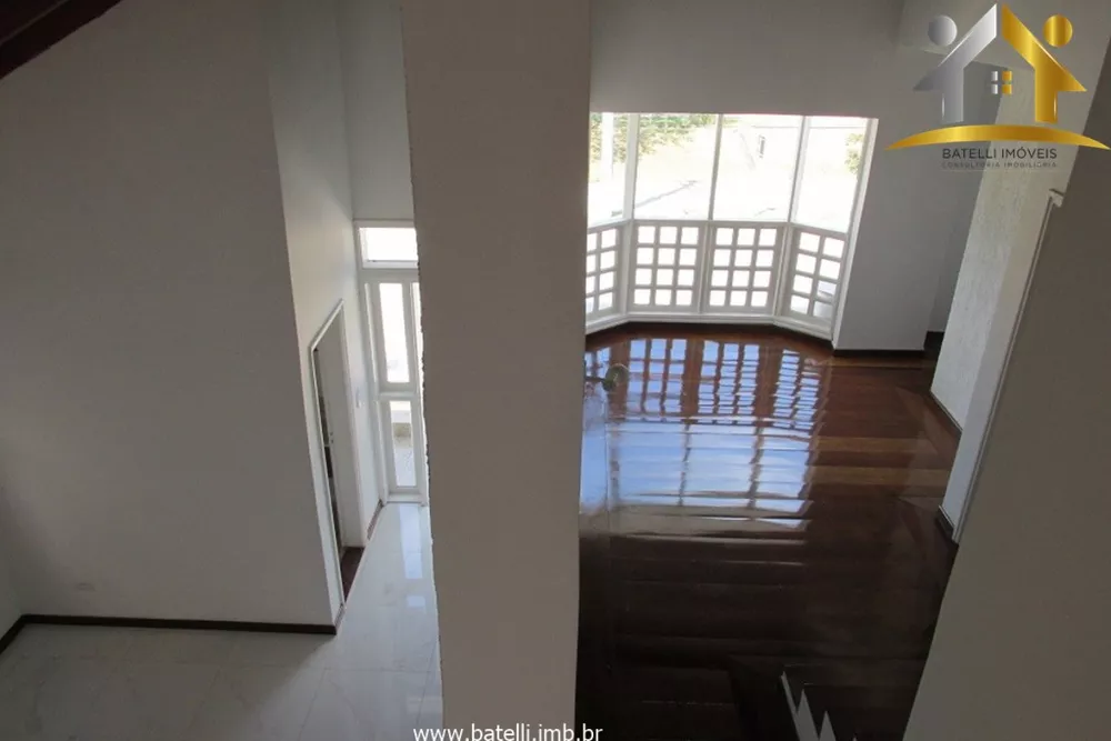 Casa de Condomínio à venda com 3 quartos, 330m² - Foto 1