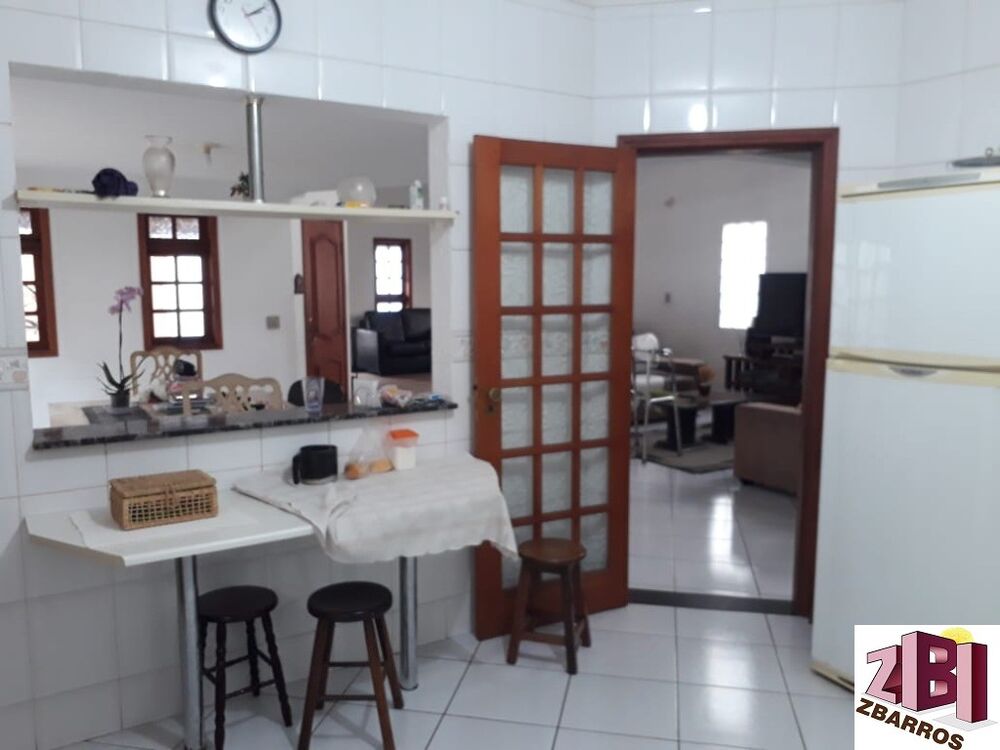 Sobrado à venda com 4 quartos, 275m² - Foto 1