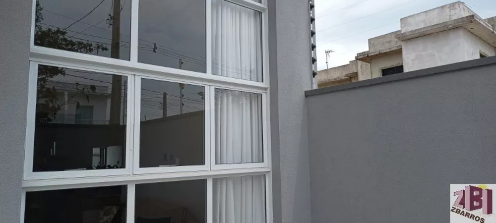 Casa à venda com 3 quartos, 250m² - Foto 2