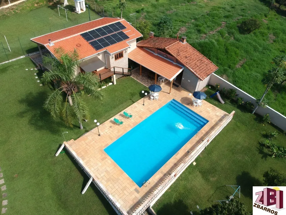 Chácara, 3 quartos, 2228 m² - Foto 1