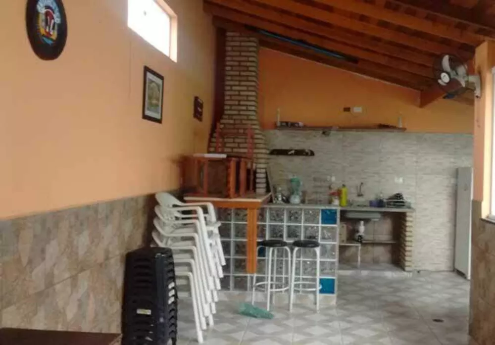 Sobrado à venda com 4 quartos, 300m² - Foto 1