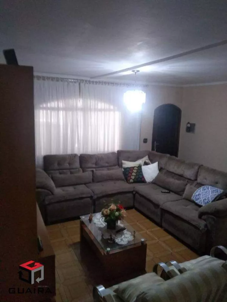 Casa à venda com 3 quartos, 226m² - Foto 1