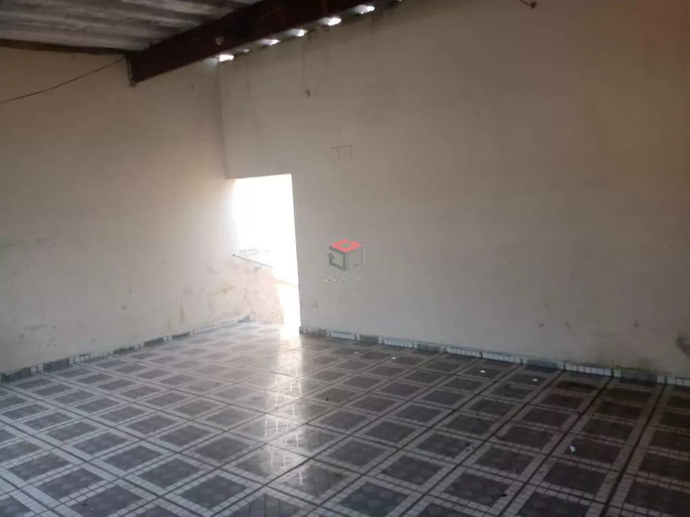 Casa à venda com 4 quartos, 200m² - Foto 4