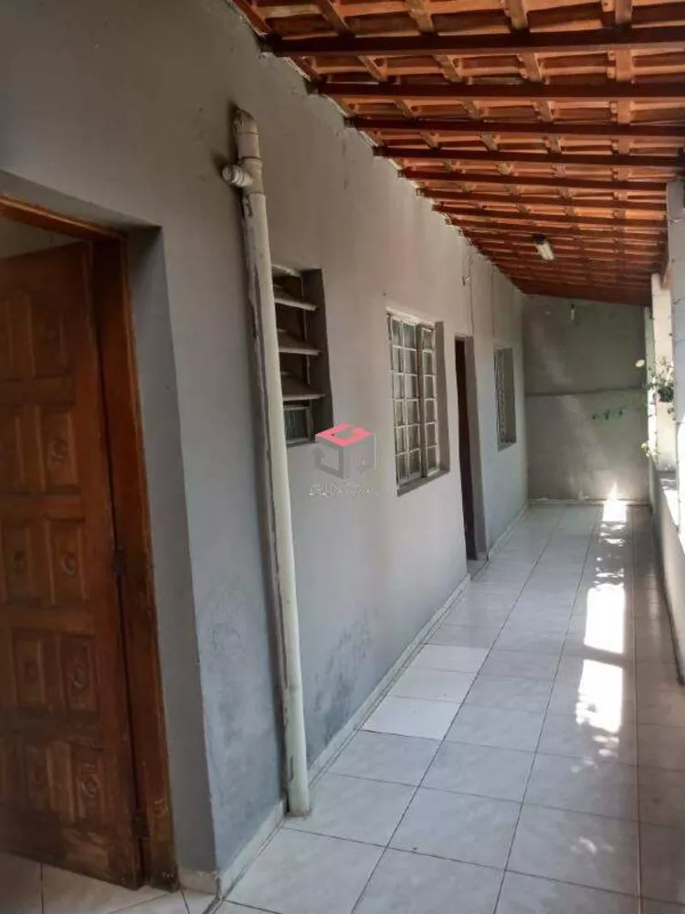 Casa à venda com 4 quartos, 200m² - Foto 7