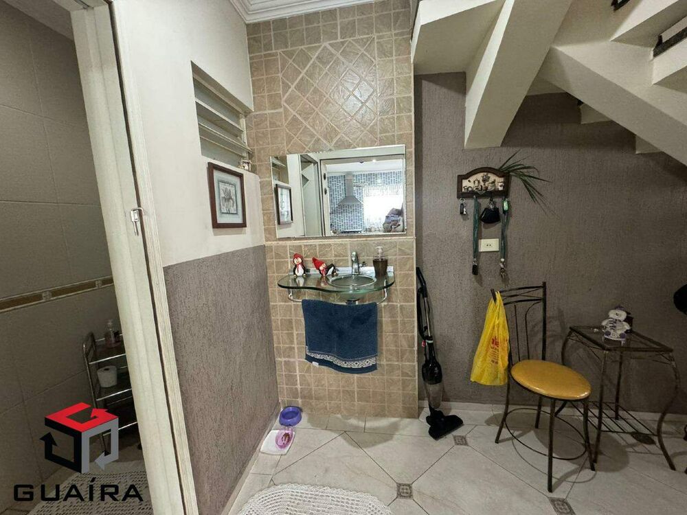 Sobrado à venda com 3 quartos, 218m² - Foto 1