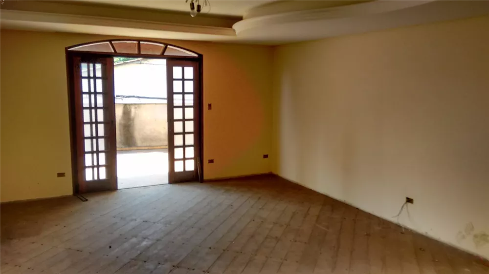 Sobrado à venda com 3 quartos, 290m² - Foto 1