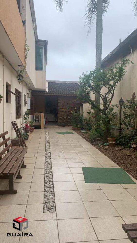 Casa à venda com 4 quartos, 240m² - Foto 1