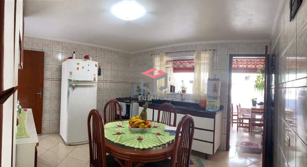 Sobrado à venda com 4 quartos, 180m² - Foto 1