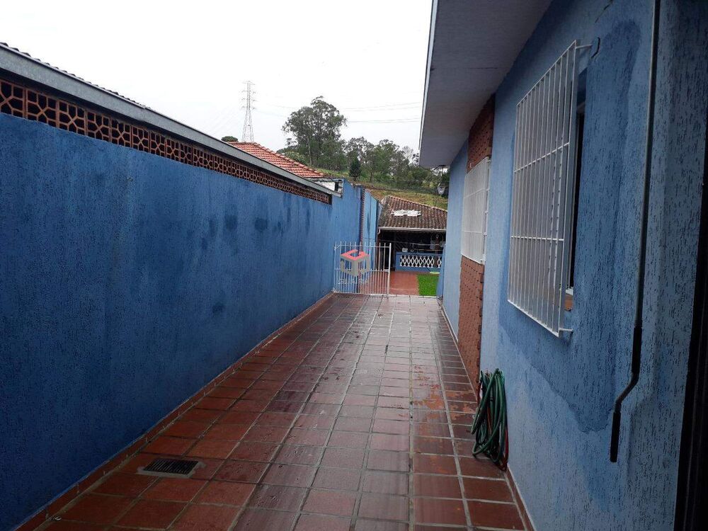 Casa à venda com 3 quartos, 237m² - Foto 2