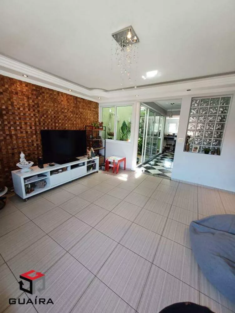 Sobrado à venda com 3 quartos, 210m² - Foto 1