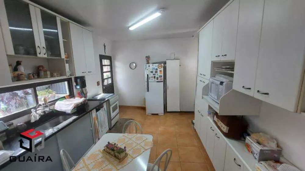 Casa à venda com 6 quartos, 209m² - Foto 1