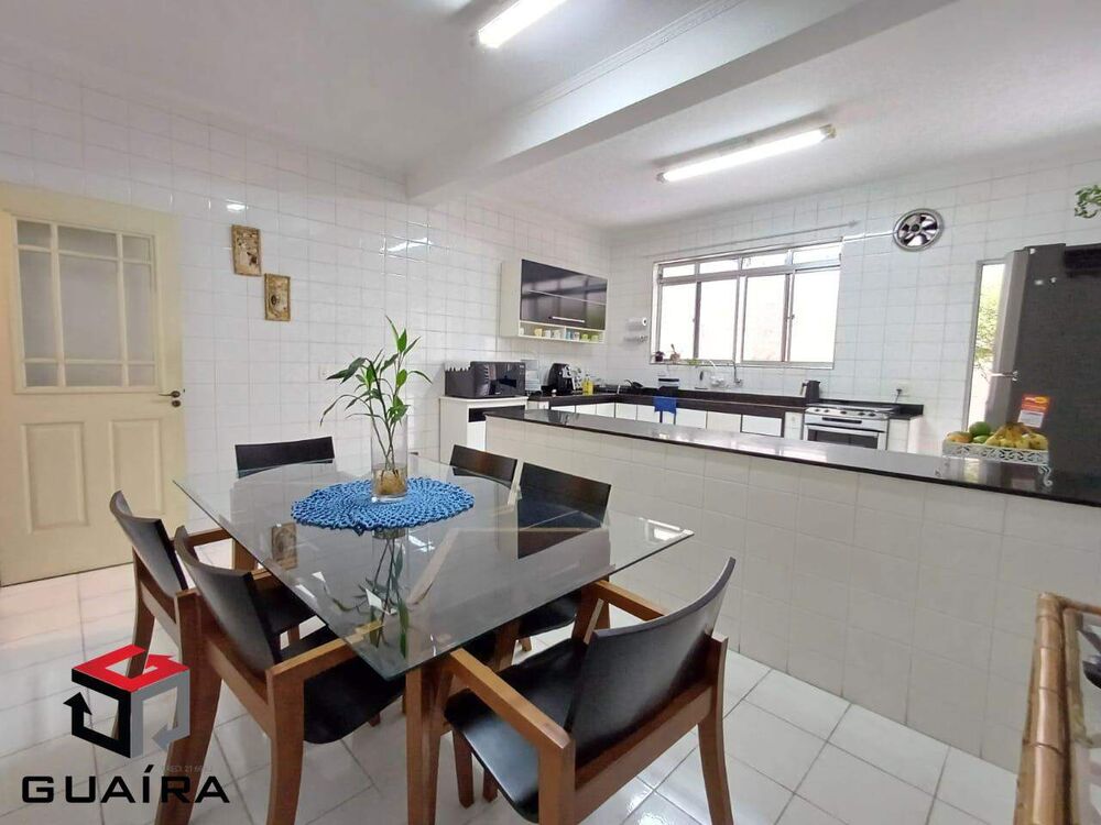 Sobrado à venda com 4 quartos, 221m² - Foto 1