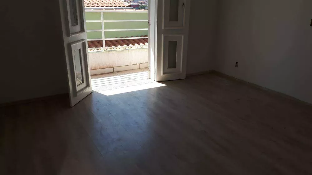 Sobrado à venda com 3 quartos, 130m² - Foto 1