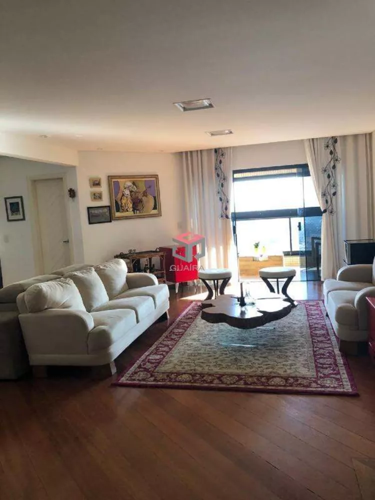 Apartamento à venda com 4 quartos, 210m² - Foto 1