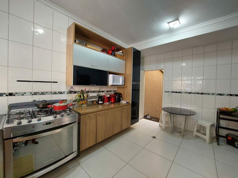 Sobrado à venda com 4 quartos, 181m² - Foto 1