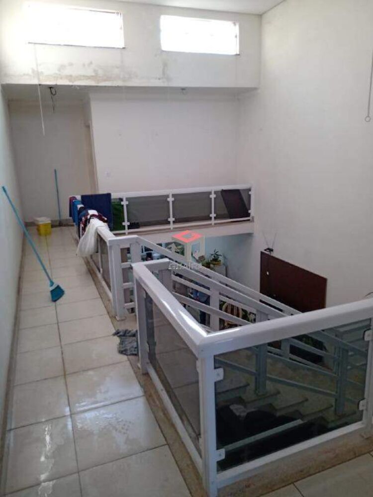 Sobrado à venda com 3 quartos, 220m² - Foto 3