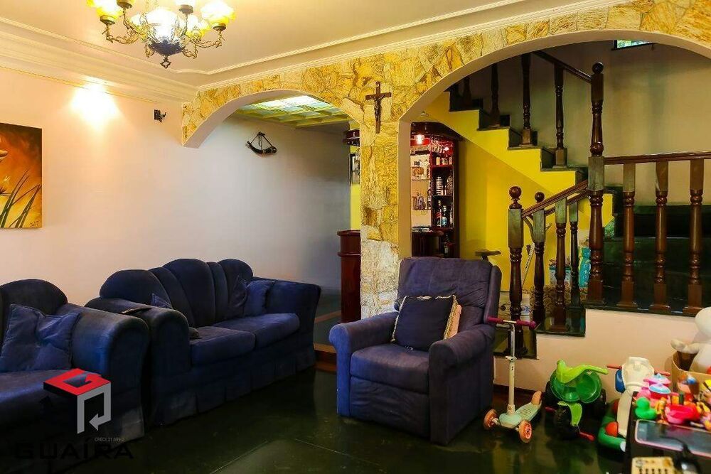 Sobrado à venda com 3 quartos, 232m² - Foto 1