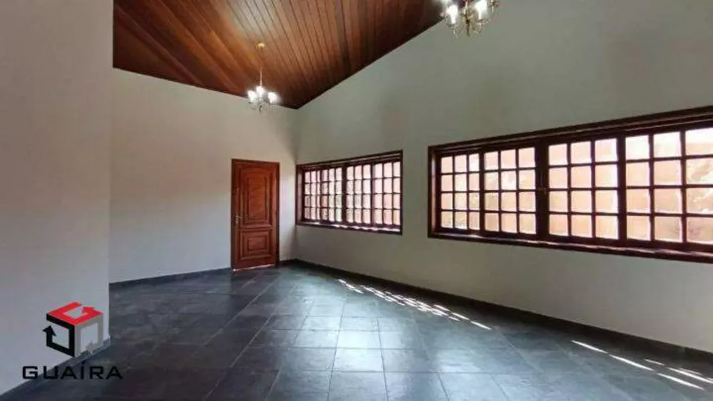 Casa à venda com 3 quartos, 267m² - Foto 1