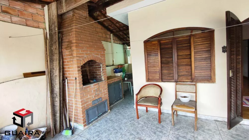 Sobrado à venda com 4 quartos, 230m² - Foto 1