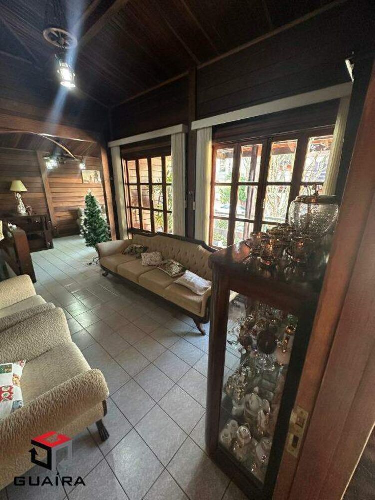 Sobrado à venda com 3 quartos, 250m² - Foto 1