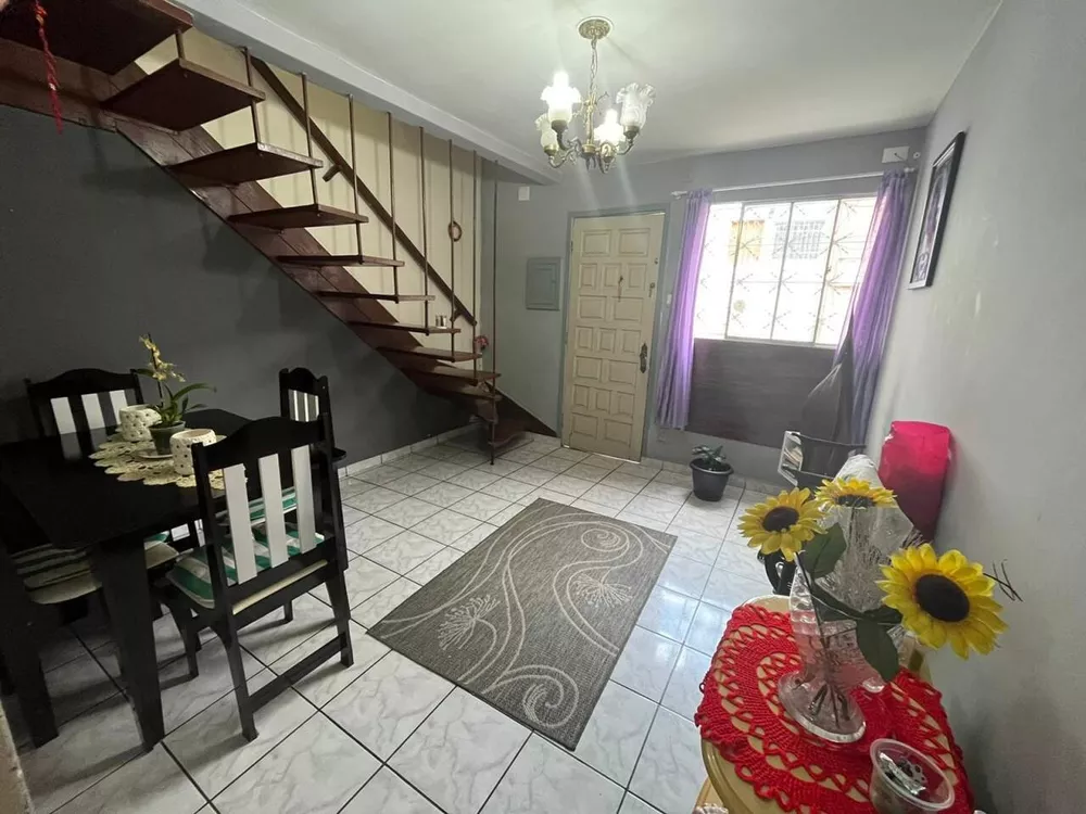 Casa à venda com 3 quartos, 90m² - Foto 1