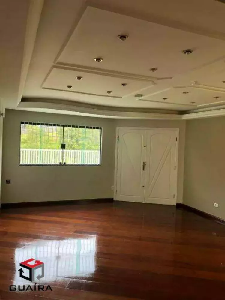 Sobrado à venda com 3 quartos, 239m² - Foto 1