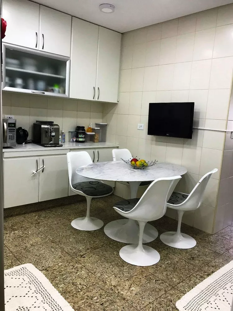 Apartamento à venda com 3 quartos, 130m² - Foto 1