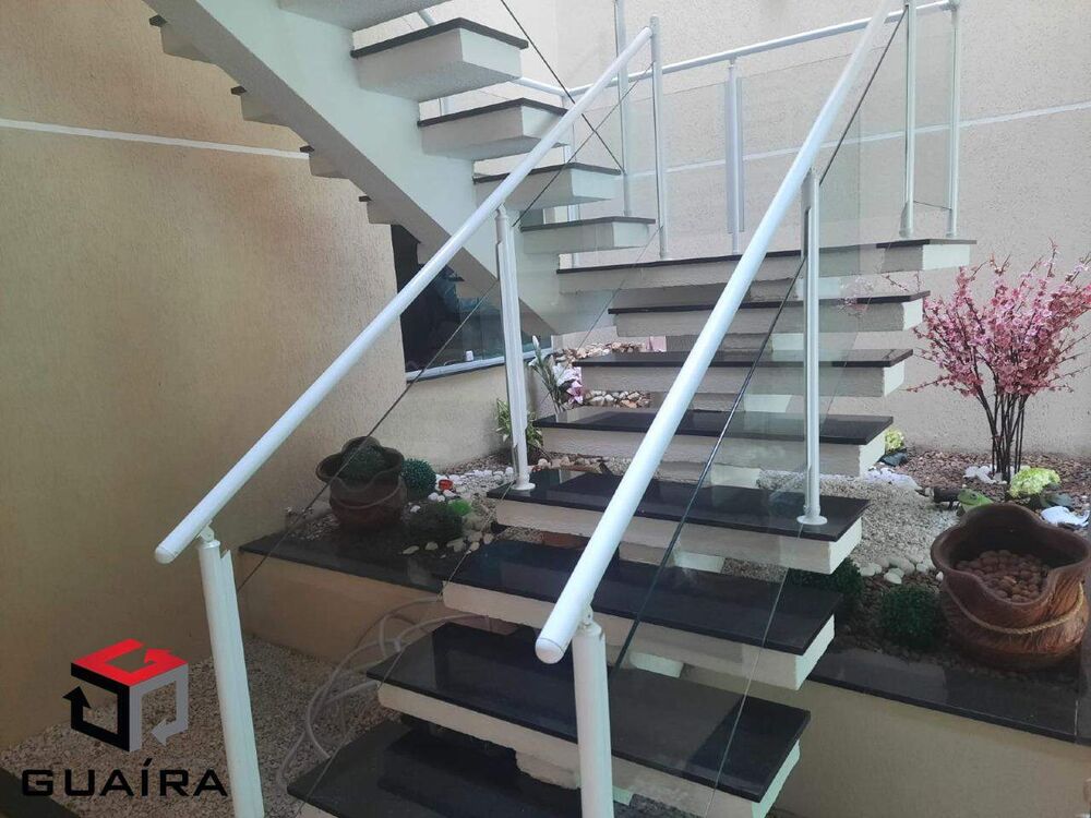 Sobrado à venda com 3 quartos, 221m² - Foto 1