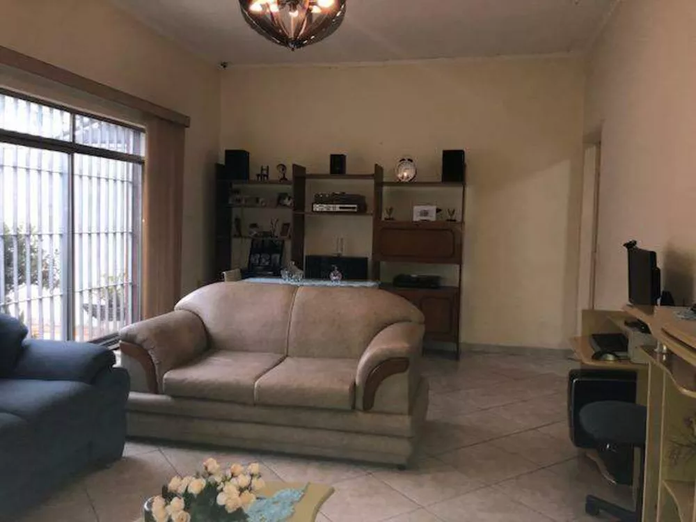 Casa à venda com 3 quartos, 250m² - Foto 1