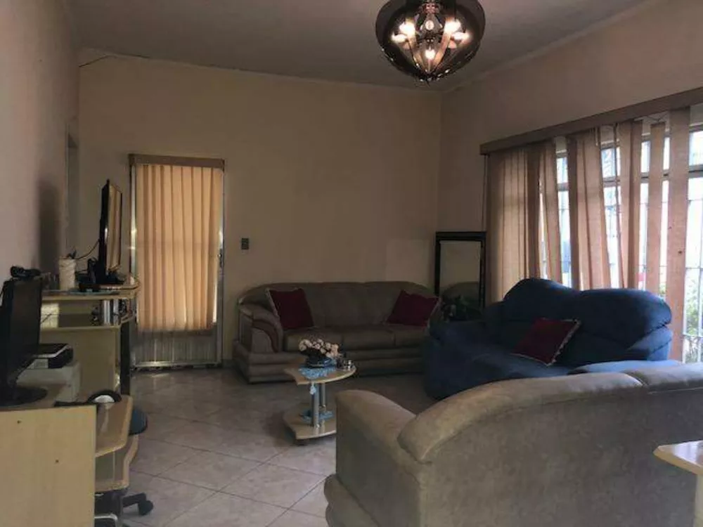 Casa à venda com 3 quartos, 250m² - Foto 2