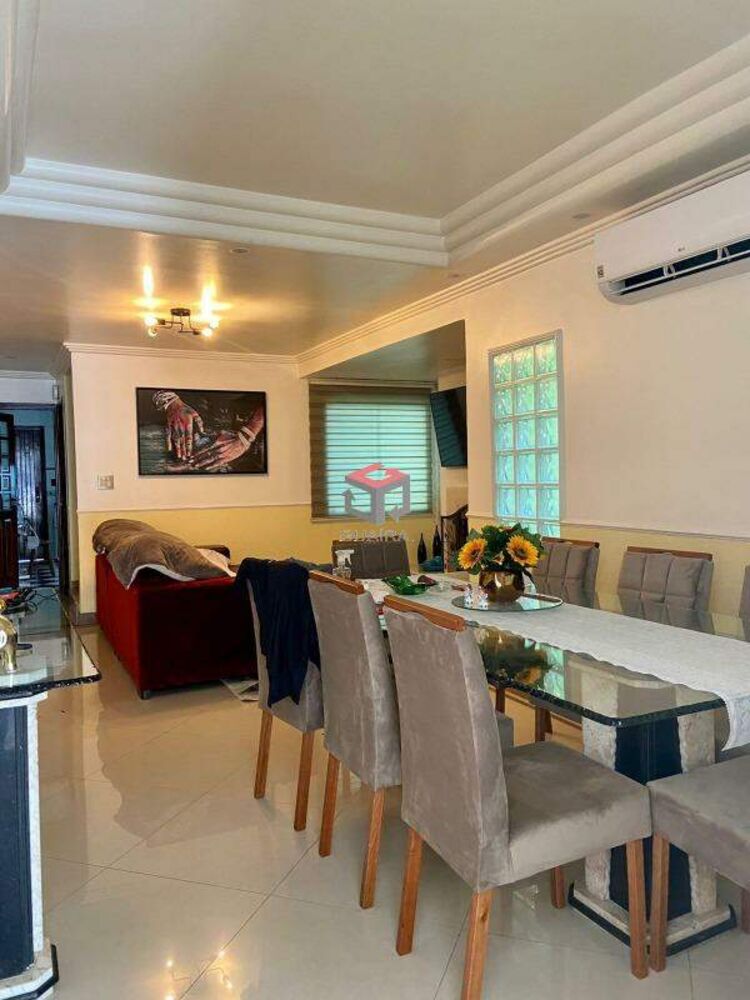 Sobrado à venda com 3 quartos, 226m² - Foto 1