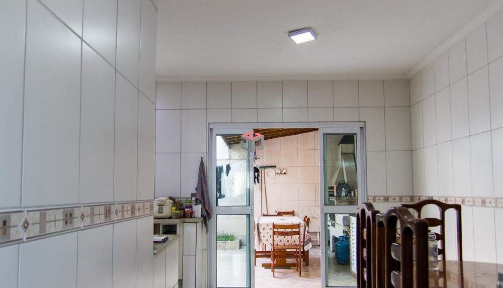 Sobrado à venda com 4 quartos, 250m² - Foto 4