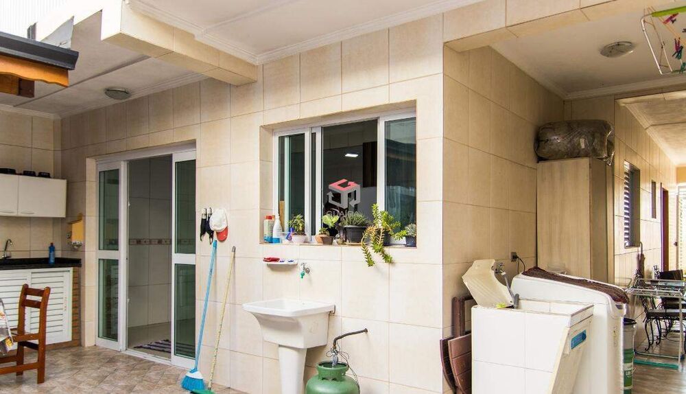 Sobrado à venda com 4 quartos, 250m² - Foto 2