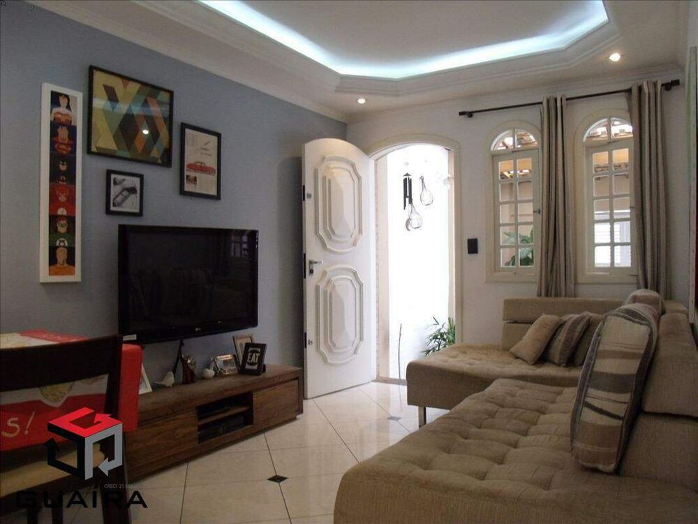 Casa para alugar com 2 quartos, 200m² - Foto 1