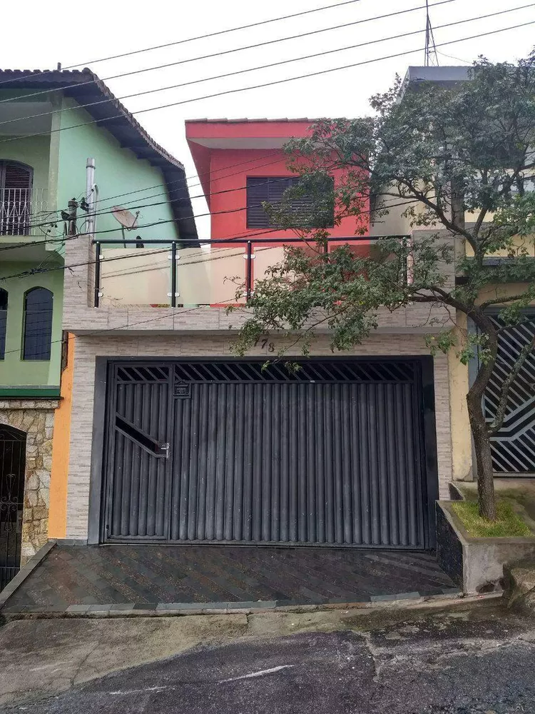 Sobrado à venda com 3 quartos, 214m² - Foto 1