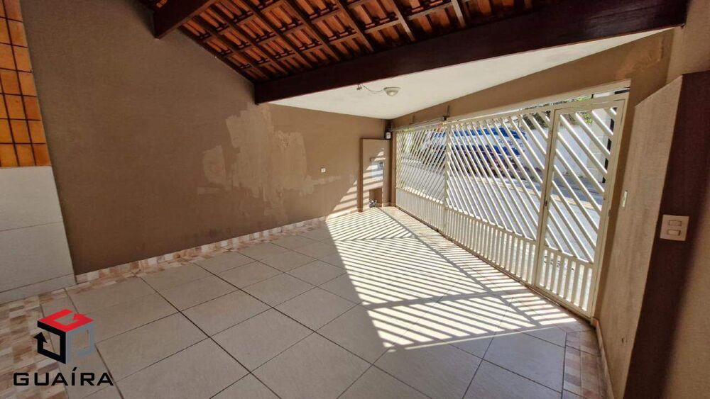 Casa à venda com 3 quartos, 196m² - Foto 1