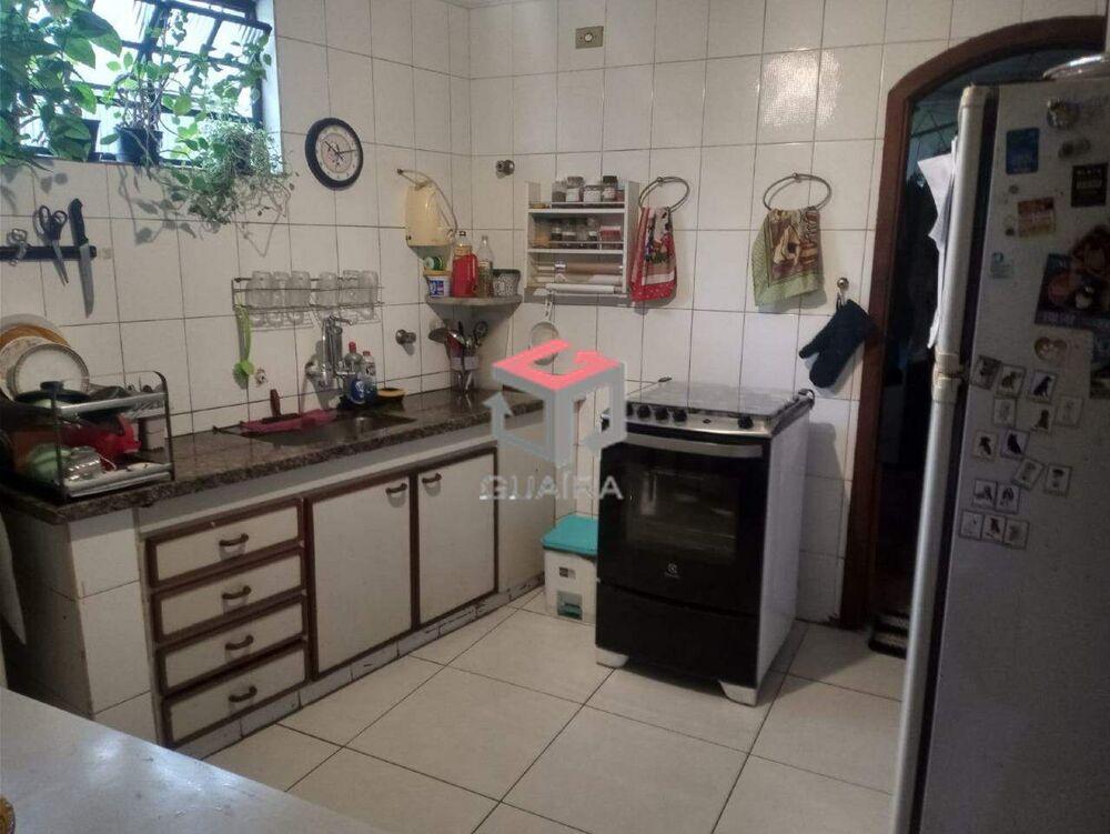 Sobrado à venda com 3 quartos, 180m² - Foto 1