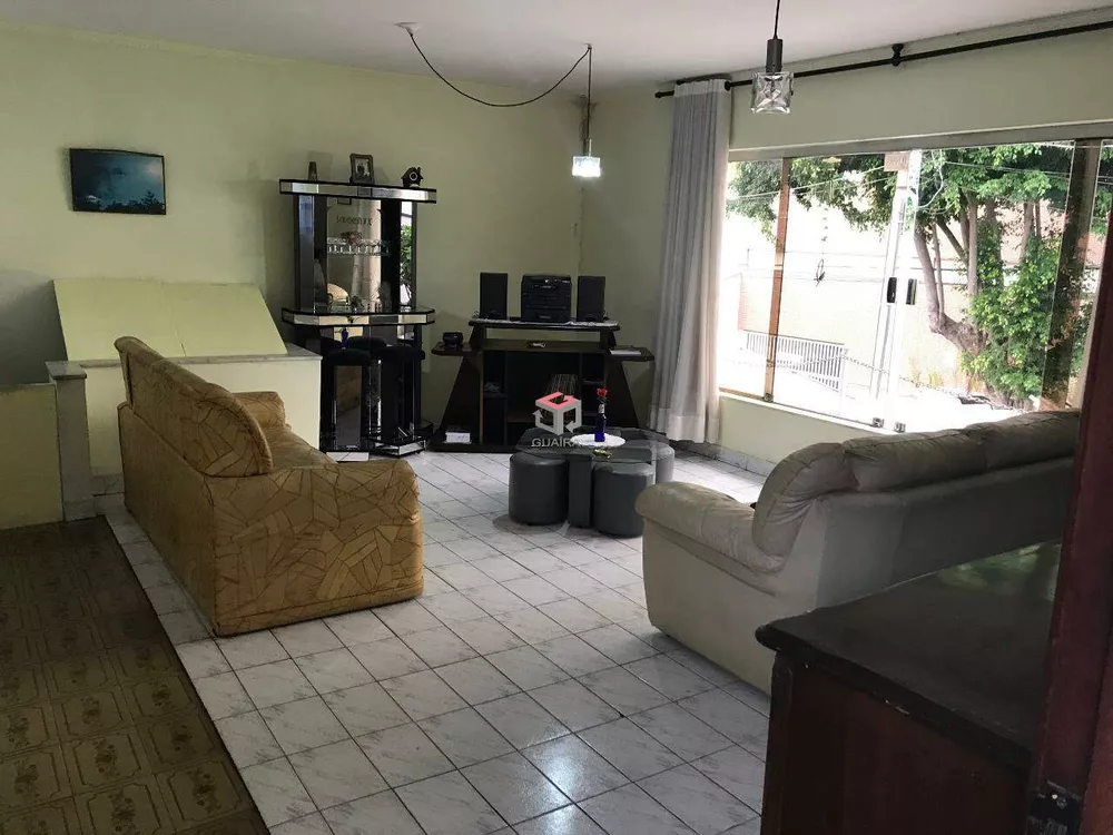 Casa à venda com 3 quartos, 220m² - Foto 1