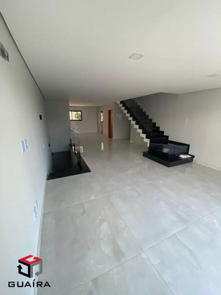 Sobrado à venda com 3 quartos, 230m² - Foto 1