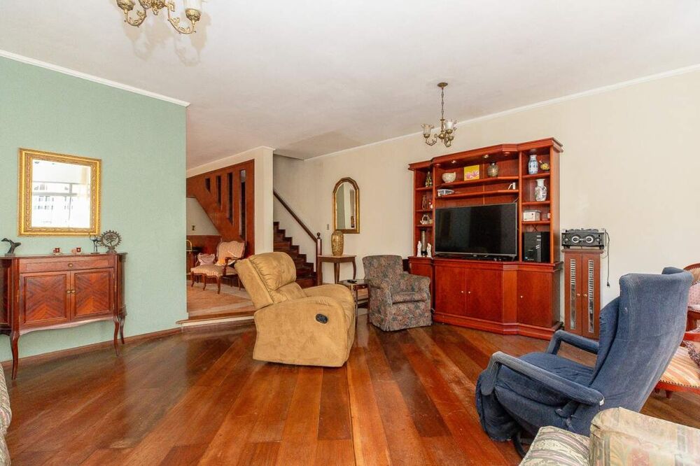 Sobrado à venda com 5 quartos, 350m² - Foto 1