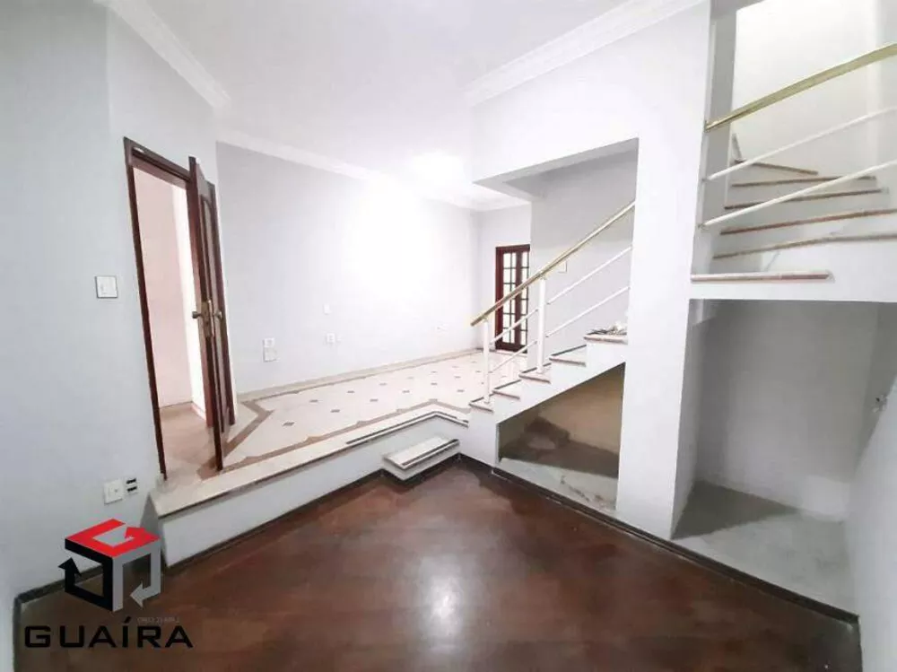 Sobrado para alugar com 6 quartos, 215m² - Foto 1