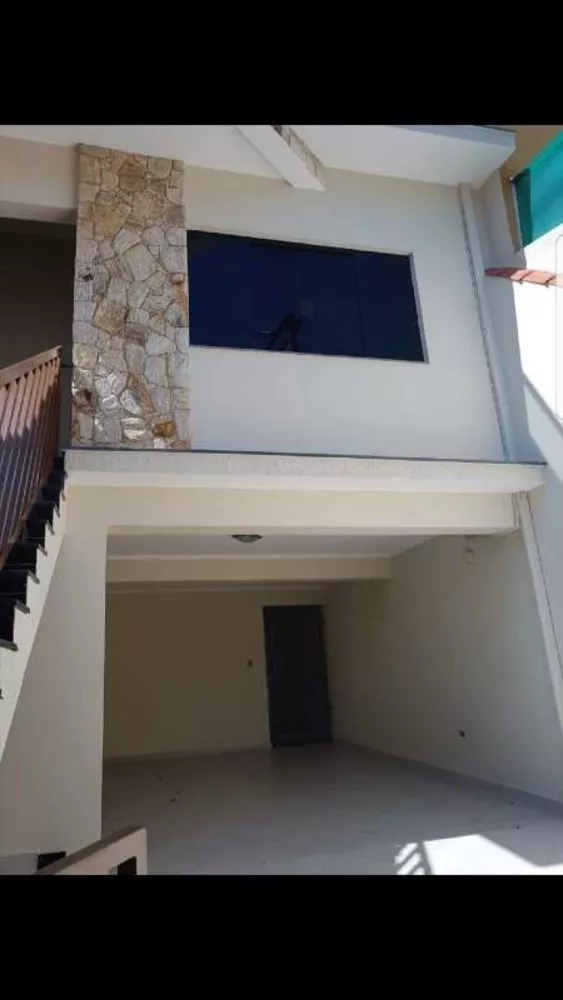 Sobrado à venda com 3 quartos, 200m² - Foto 2