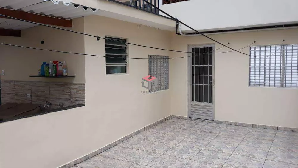 Sobrado à venda com 5 quartos, 226m² - Foto 1