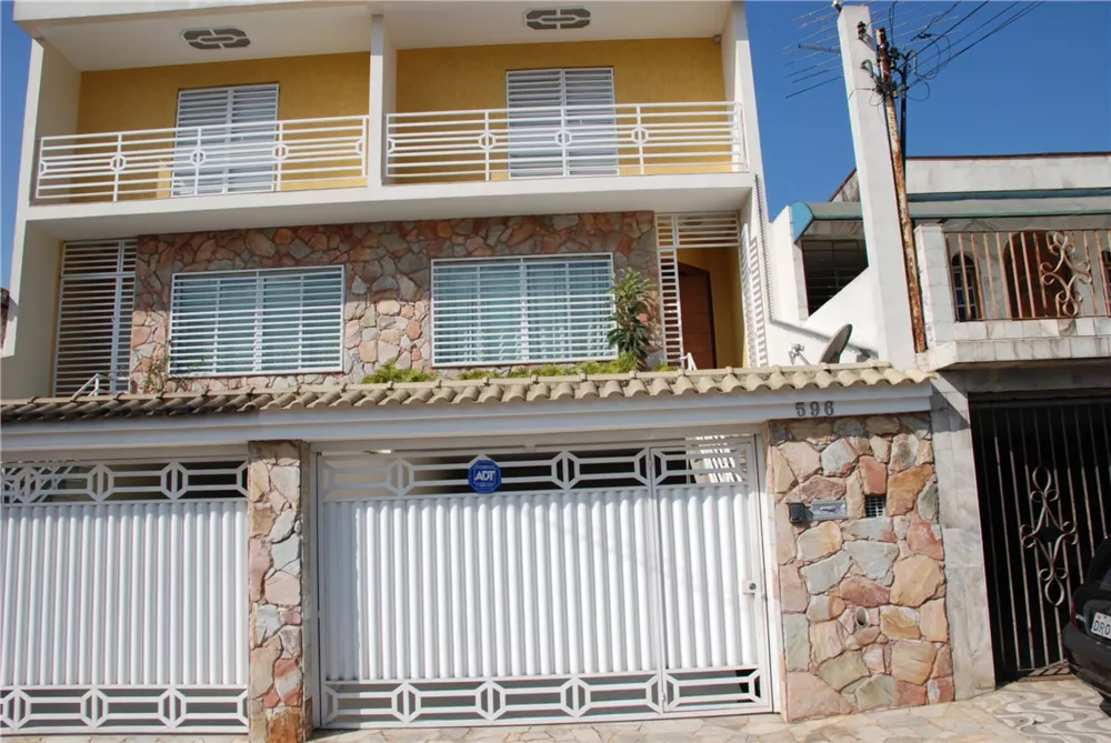 Sobrado à venda com 3 quartos, 215m² - Foto 1