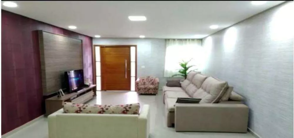 Sobrado à venda com 3 quartos, 250m² - Foto 1