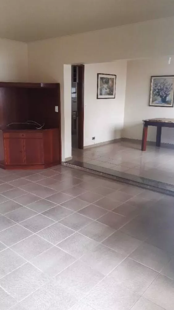 Apartamento à venda com 3 quartos, 140m² - Foto 2