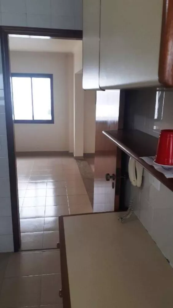 Apartamento à venda com 3 quartos, 140m² - Foto 4