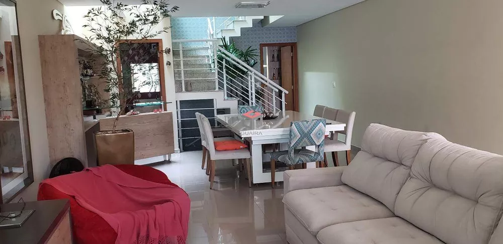 Sobrado à venda com 3 quartos, 217m² - Foto 1