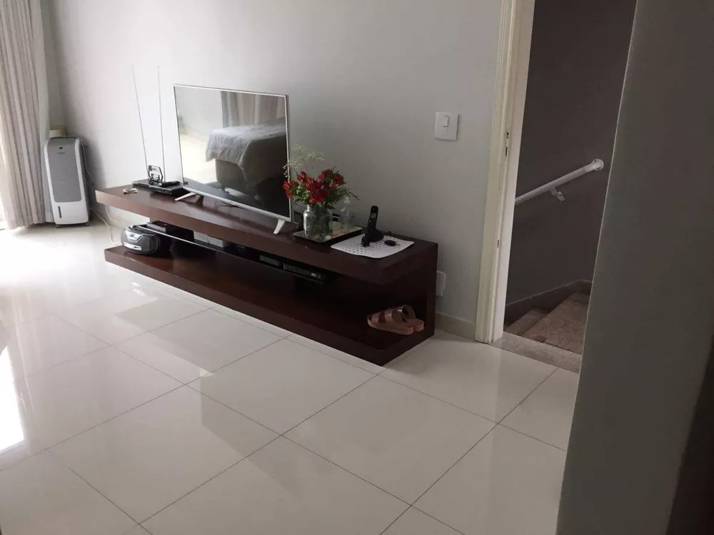 Sobrado à venda com 4 quartos, 252m² - Foto 3