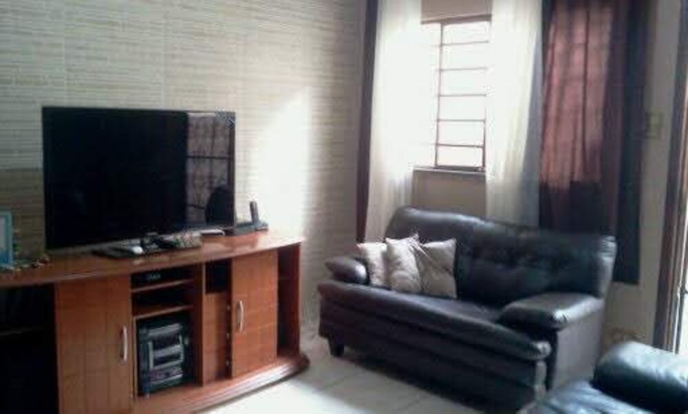 Casa à venda com 2 quartos, 110m² - Foto 2